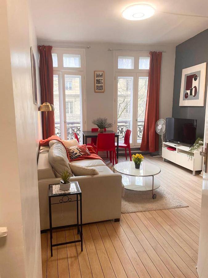 Appartement entier, Standard Apartment in Paris, Île de France