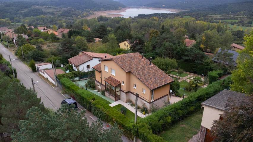 Casa rural para 11 personas, con Jardín y Vistas al lago en Soria