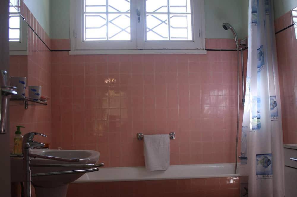 Appartement entier, Gîte saisonnier dans un village .La campagne calme et verdoyante. in Bazemont, Yvelines