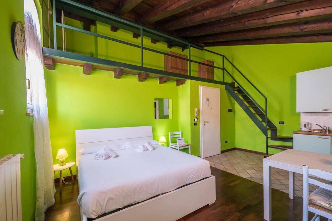 Apartamento entero, Apartamento de vacaciones para 2 personas in Desenzano del Garda, Montañas Garda