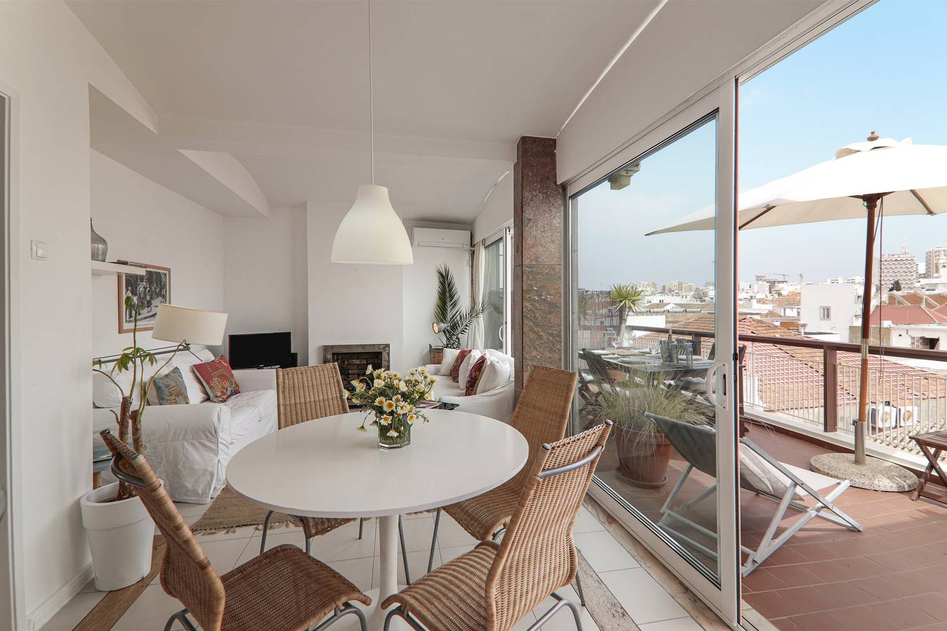 Appartement entier, Appartement « Panoramic Faro » avec vue sur la mer, Wi-Fi et climatisation in São Pedro, Faro
