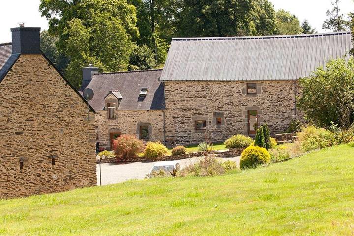 Location de vacances pour 4 personnes, avec vue ainsi que piscine et jardin à Guégon - 4