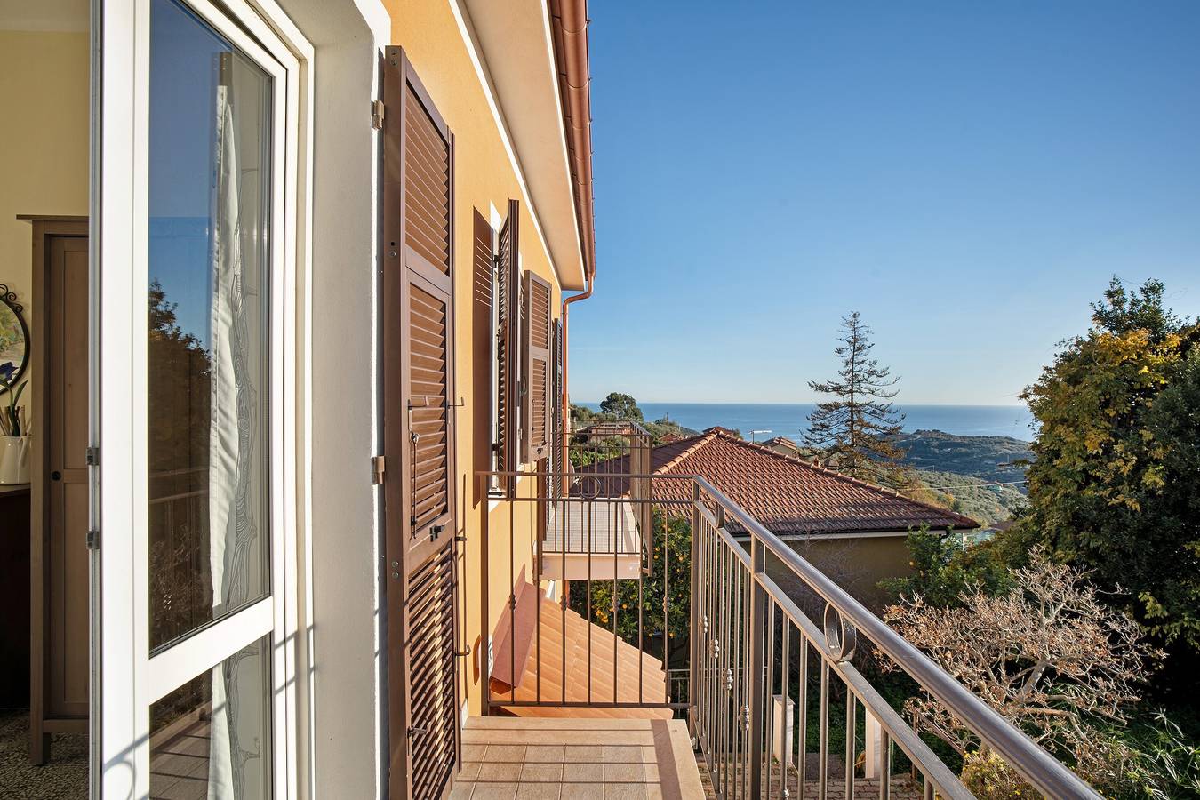 Ferienhaus 'Ca' Del Sole' mit Meerblick, Privatem Garten und Wi-Fi in Civezza, Riviera di Ponente
