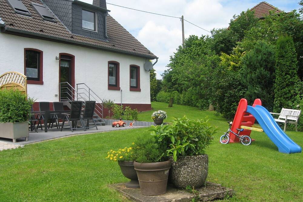 La nostra casa con 7 camere ti offre molto spazio per le tue vacanze su 120m2 in Brandscheid, Naturpark Hohes Venn-Eifel