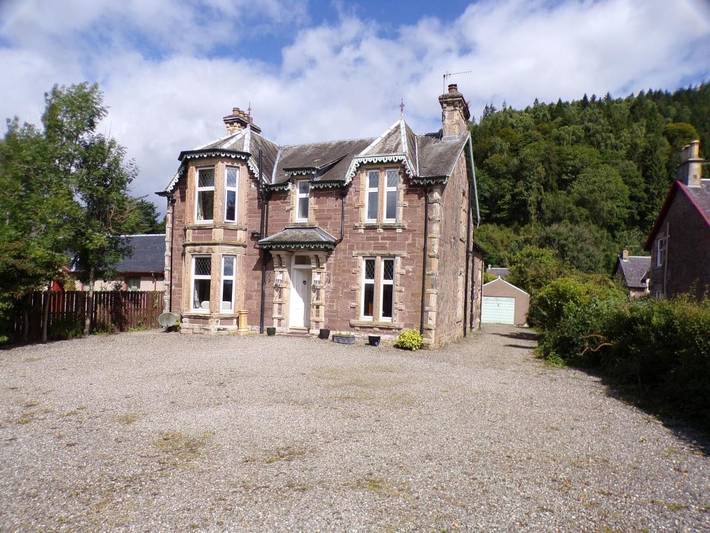 Location de vacances pour 14 personnes, avec jardin à Callander