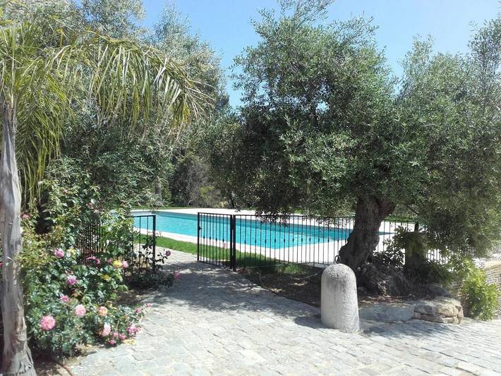 Chambre d’hôte pour 2 personnes, avec Balcon et Terrasse ainsi que Jardin et Piscine
