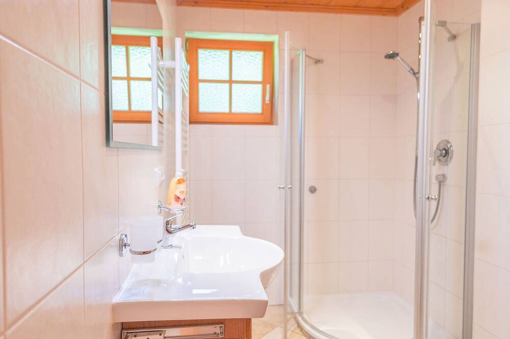 Entire apartment, Vacation apartment/apartment for 2 guests with 44m² in Gmund am Tegernsee in Gmund, Bavarian Alps
