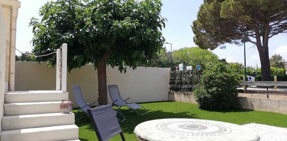 Gîte pour 2 personnes, avec jardin à Vendres