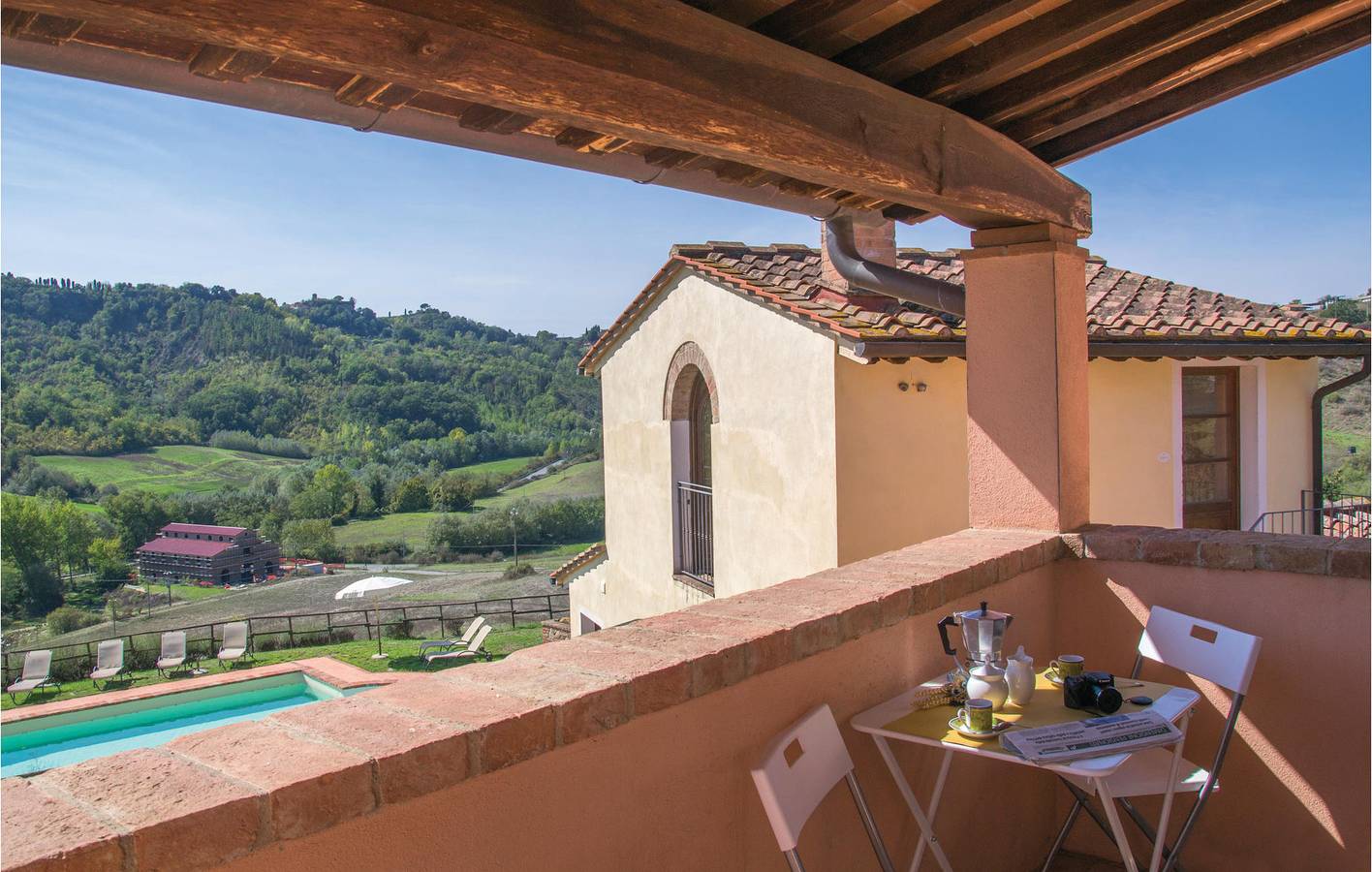 Ganze Ferienwohnung, Appartement am Pool mit Parkplatz & WiFi in Palaia, Pisa Provinz