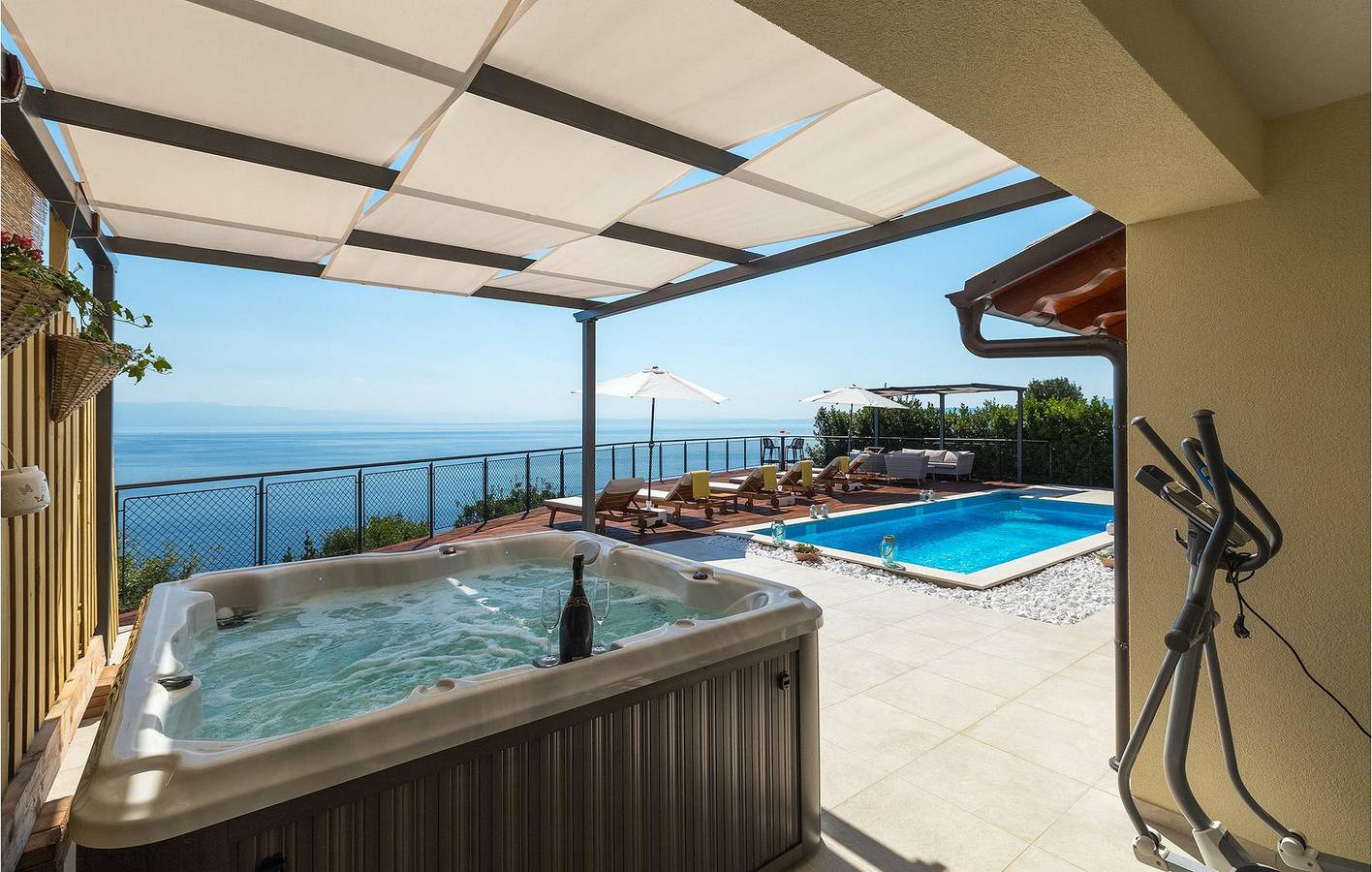 Gemütliche 2-Zimmer-Wohnung mit Pool, WLAN und 2 km Entfernung zum Sipar-Strand in Moscenicka Draga, Opatija Riviera