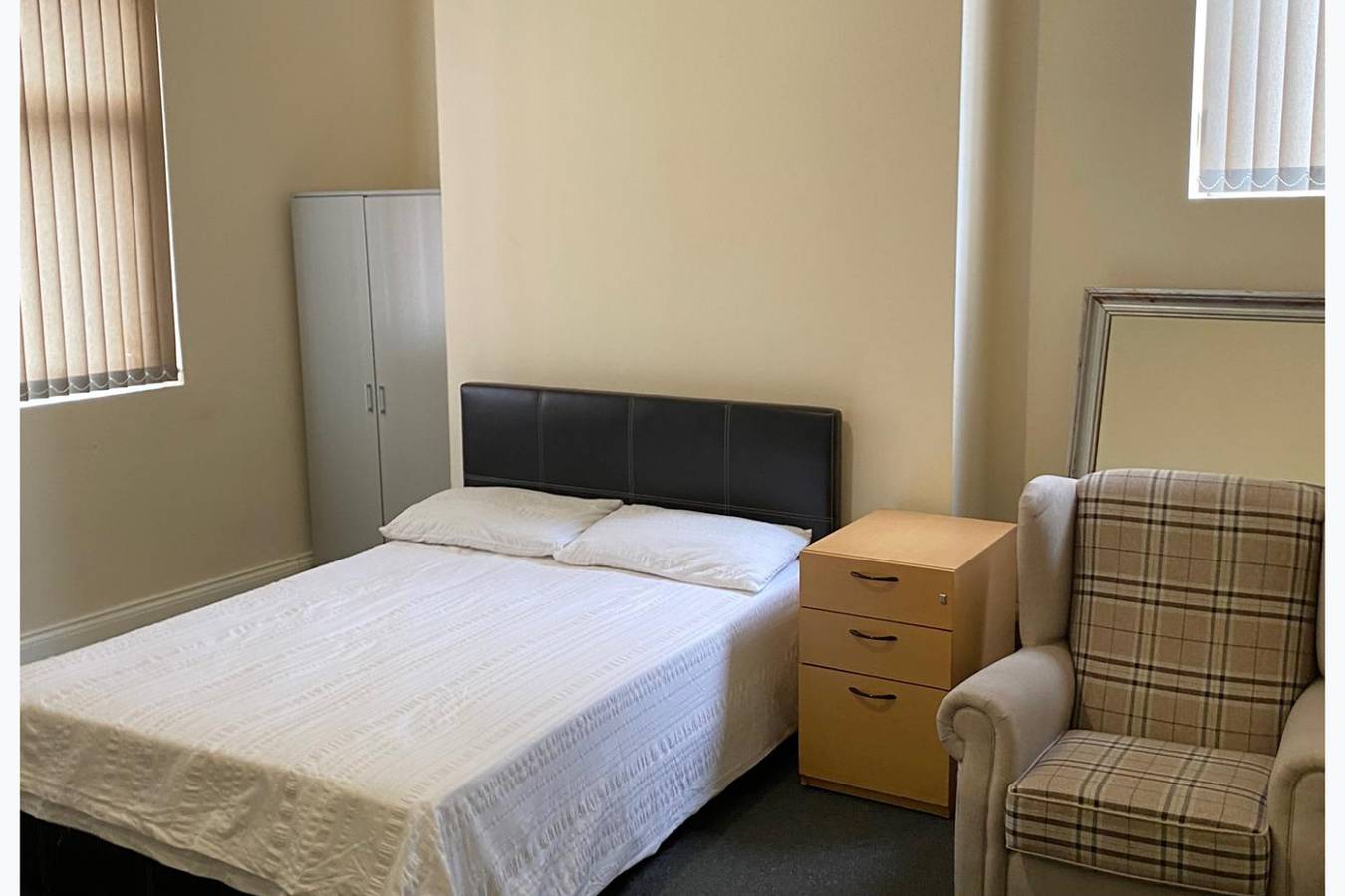 6 Bed - 5 Bath - Sleeps 6 - Free Parking in Bolton, Greater Manchester