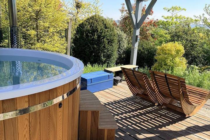 Gîte pour 14 personnes, avec Jacuzzi et Terrasse ainsi que Jardin et Sauna dans Cernay-lès-Reims