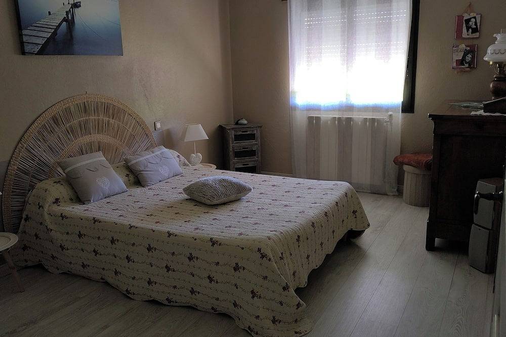 Vacation rental house in provence with jacuzzi (avignon) in Sarrians, Vaucluse