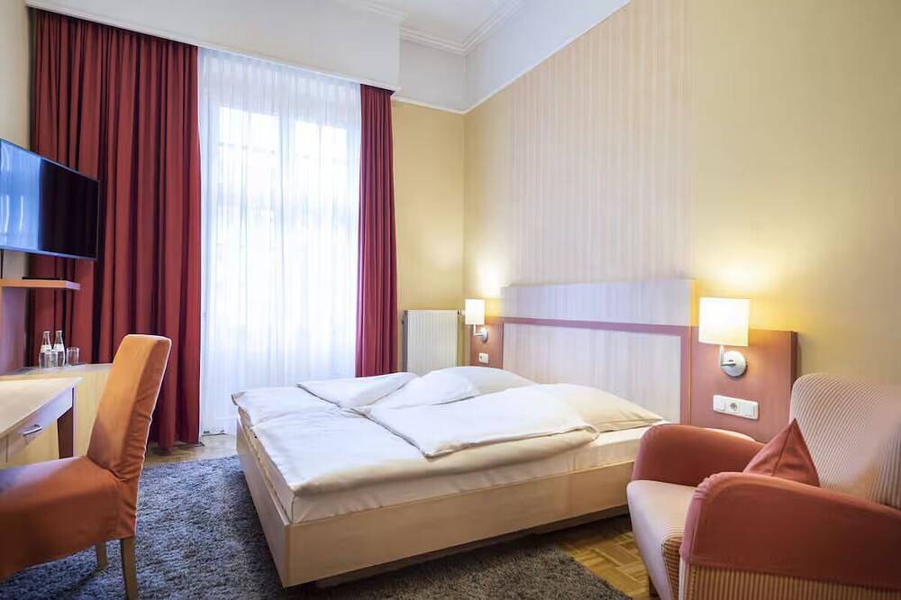 Modern Bonn Stay | Double Room | Pets Allowed | Museum Mile – 1.9 miles in Bonn, Rheinland