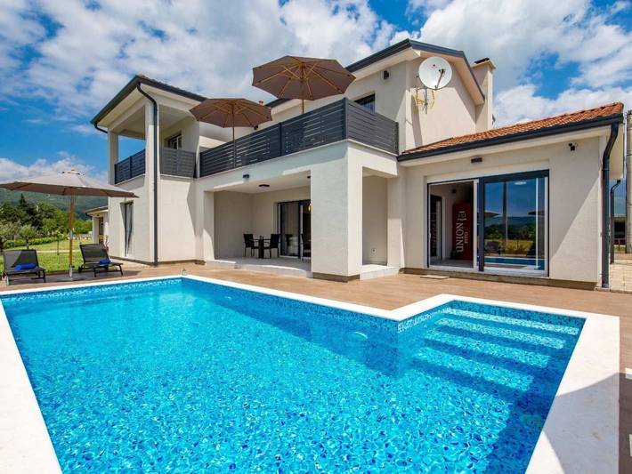 Ferienhaus für 8 Personen, mit Garten und Pool