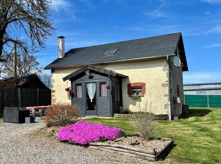 Location de vacances pour 5 personnes, avec Terrasse et Jardin à Giat