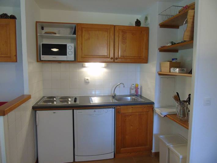 Entire apartment, Cozy 2-Room 6-Person Apartment with Terrace, Near Ski Lifts, Shops, and Schools in Valfréjus in Valfréjus, Modane