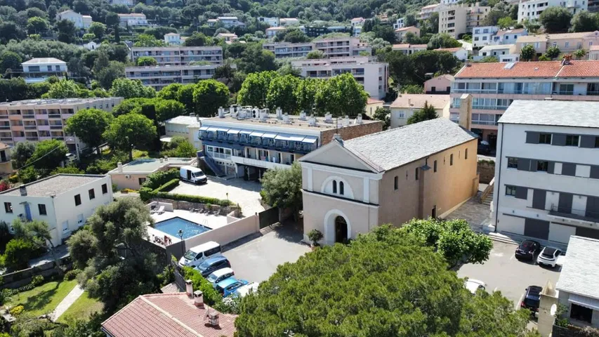 Hotel para 2 personas, con jardín y piscina - 1