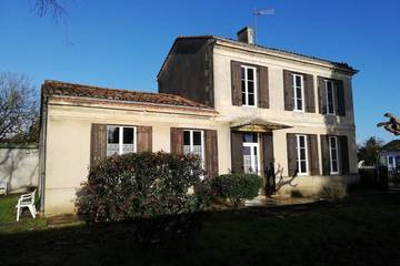 Gîte pour 12 personnes, avec vue et jardin à Gauriac