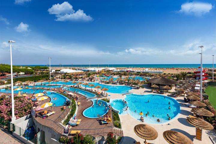 Bungalow für 6 Personen, mit Whirlpool und Terrasse sowie Garten und Kinderpool in Bibione