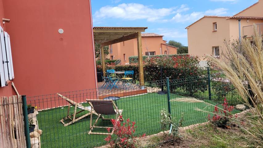 Gîte pour 4 personnes, avec piscine ainsi que terrasse et jardin à Lecci - 4