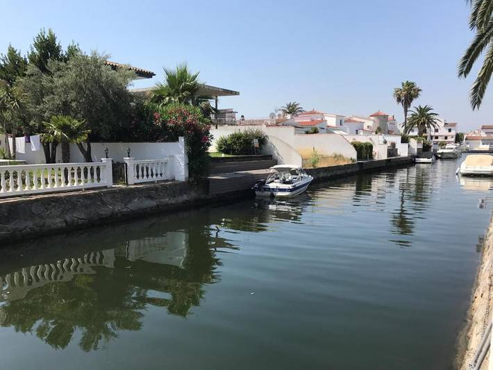 Chalet para 4 personas, con jacuzzi además de piscina y balcón en Alt Empordà - 3