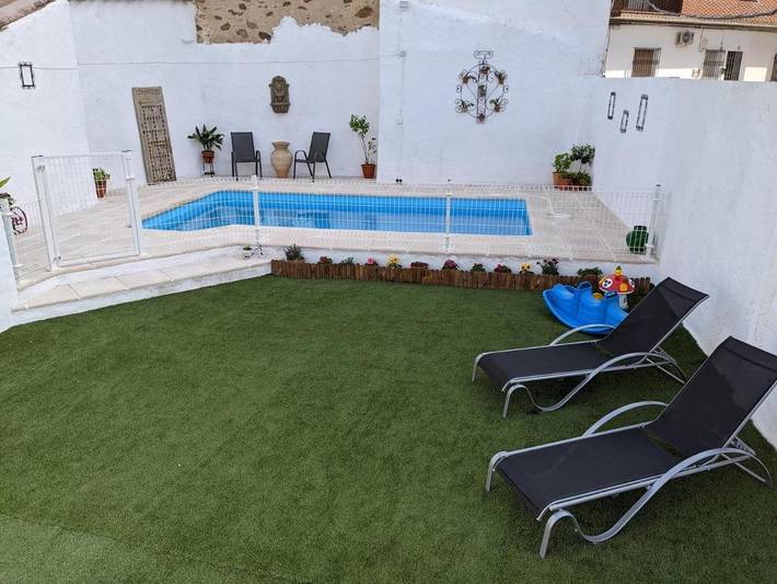 Casa rural para 13 personas, con piscina y jardín, Se admiten mascotas en Almonacid de Toledo