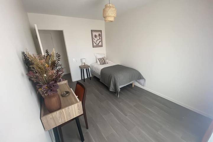 Entire apartment, Appartement T3 avec deux chambres in Moulins, Allier