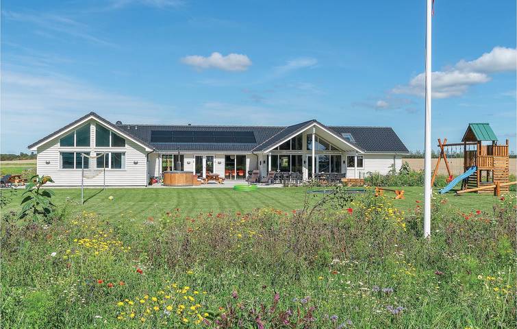 Ferienhaus für 22 Personen, mit Terrasse und Whirlpool sowie Garten und Pool in Hostrup Strand - 4