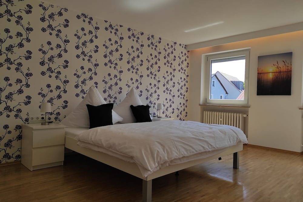 Ganze Wohnung, Gemütliche Ferienwohnung (85qm) mit Balkon für bis zu 4 Personen in Wiesenbronn, Fränkisches Weinland
