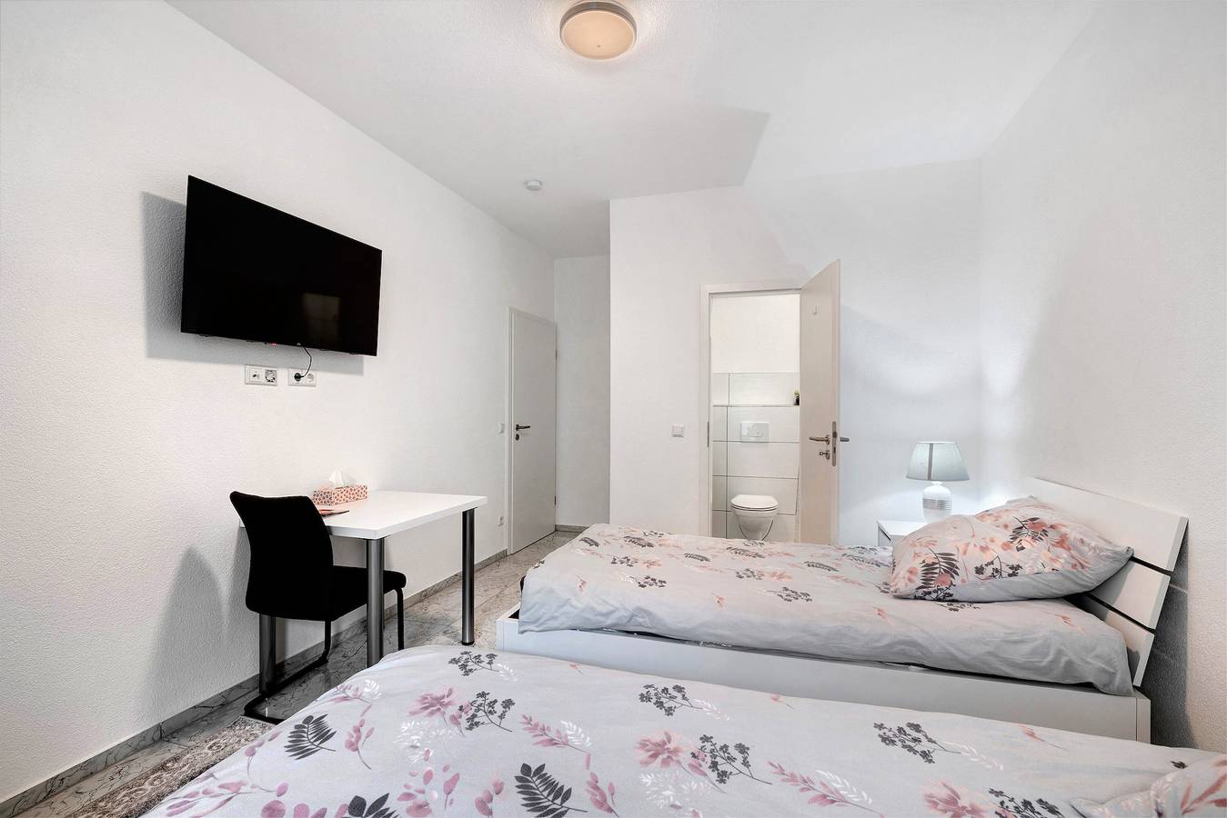 Zimmer '3' mit gemeinsamer Terrasse und Wlan in Albstadt, Neckar-Alb