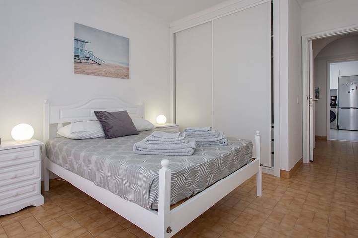 Ganze Wohnung, 2Bd Apartment in Alagoa Beach by LovelyStay in Altura, Faro Distrikt