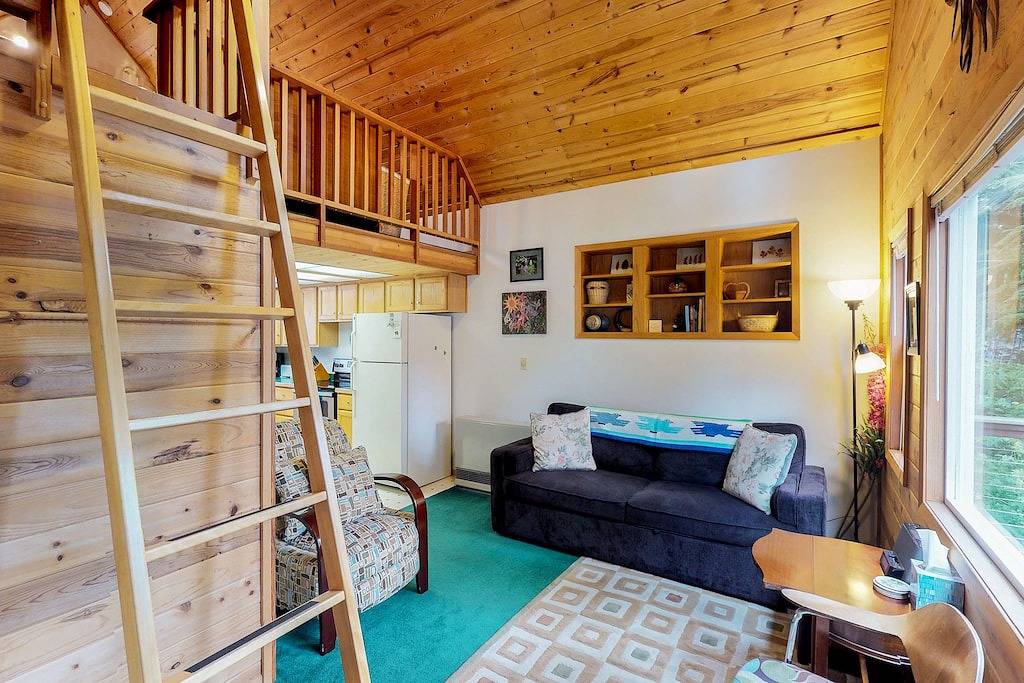 Gemütliche Hütte mit eigenem Whirlpool, ruhige Lage Blocks vom Resort & Trails in Girdwood, Anchorage