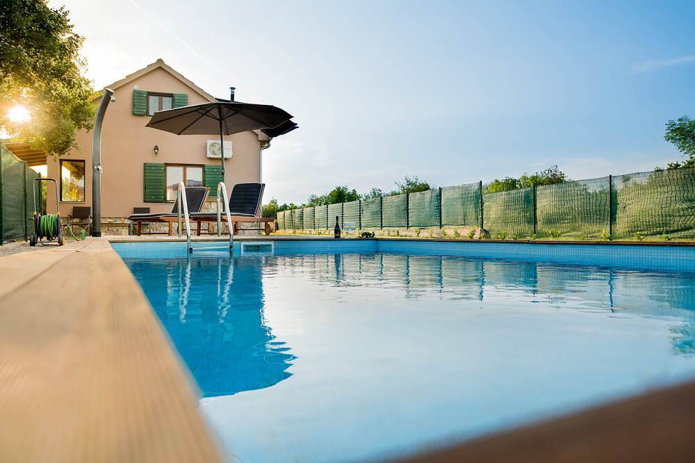 Villa G&P (St) - Two-Bedroom Villa with Private Pool in Trilj (Dalmacija), Dalmatinska zagora