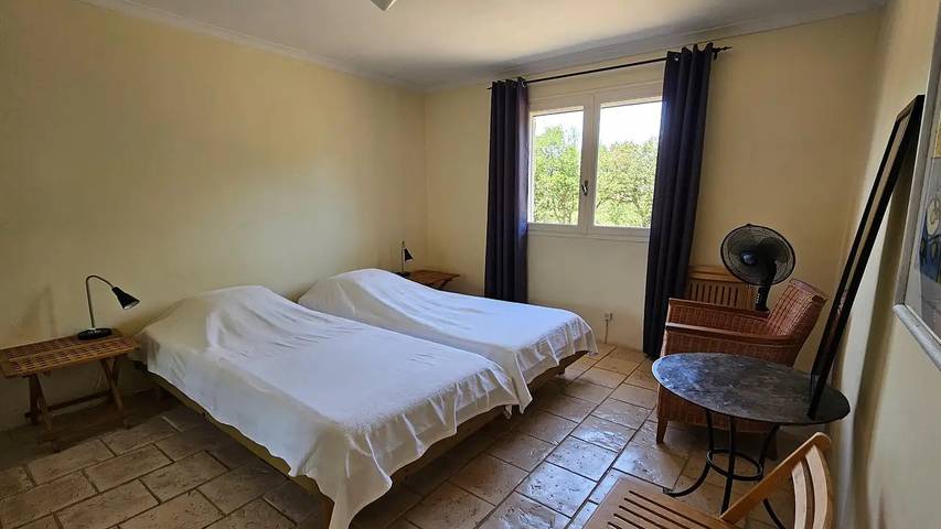 Location de vacances pour 7 personnes, avec piscine et jardin à Pierrerue - 4
