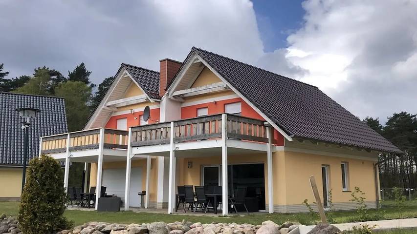 Ferienhaus für 4 Personen, mit Balkon und Terrasse