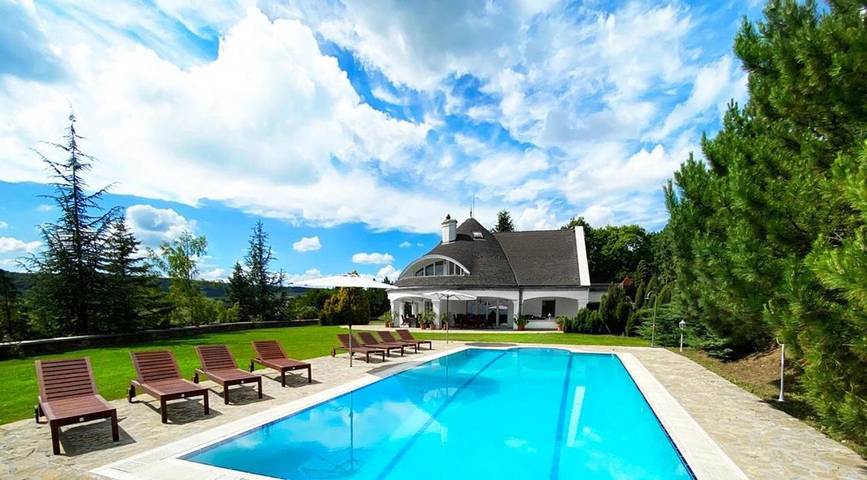 Villa für 16 Personen, mit Ausblick und Garten sowie Pool und Seeblick, mit Haustier am Balaton