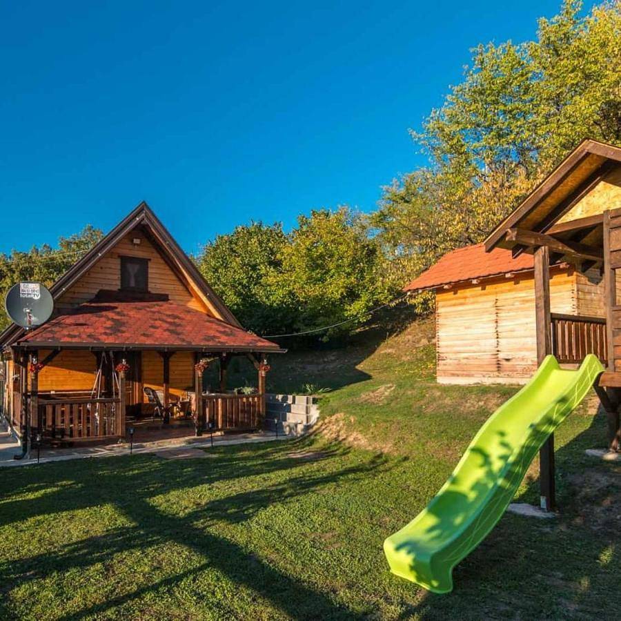 Brvnara na bregu in Bajina Bašta, Serbia Centralna