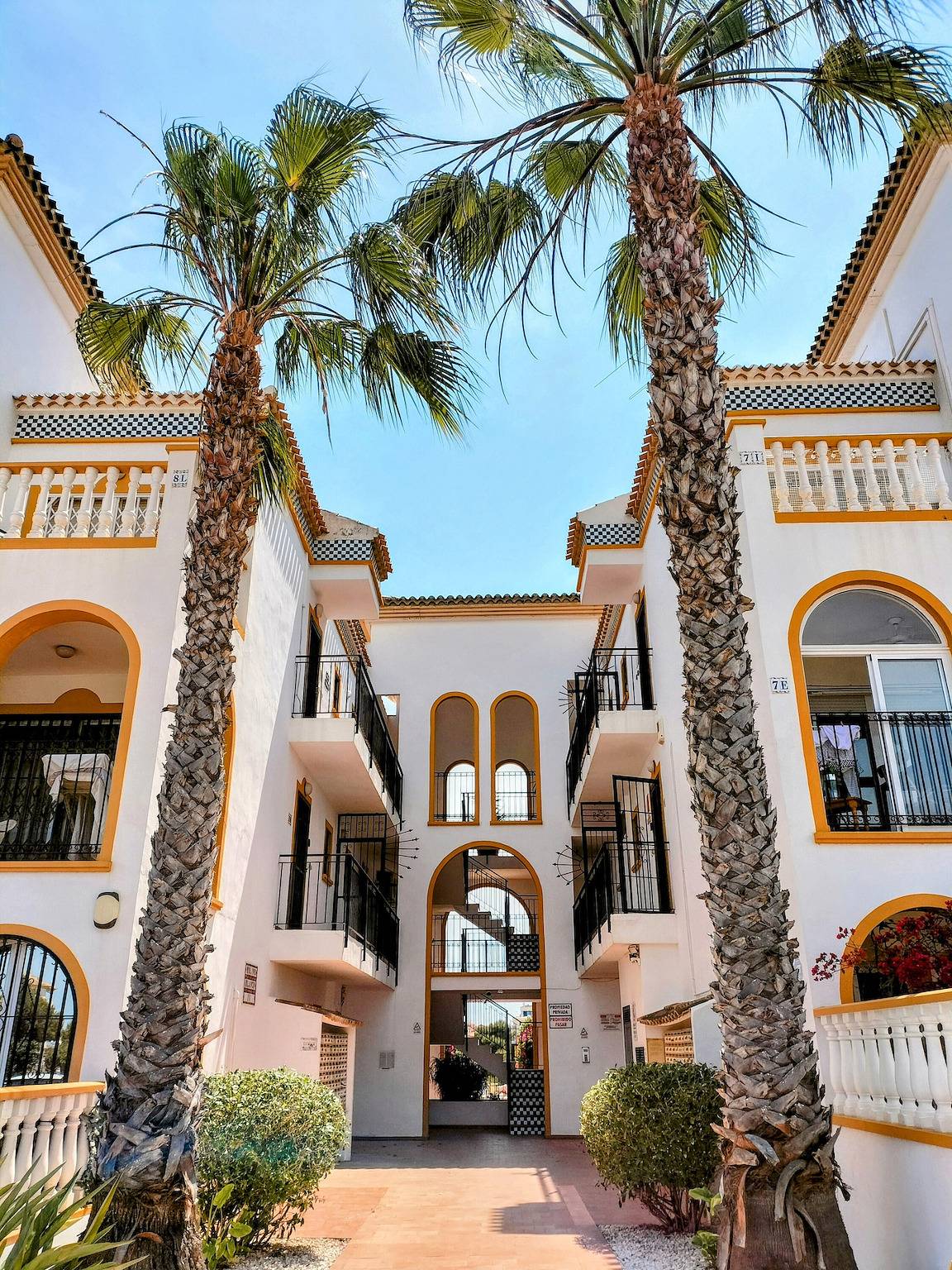 Appartement entier, Appartement 'Buen Ambiente' avec piscine partagée, jardin commun et Wi-Fi in La Zenia, Orihuela