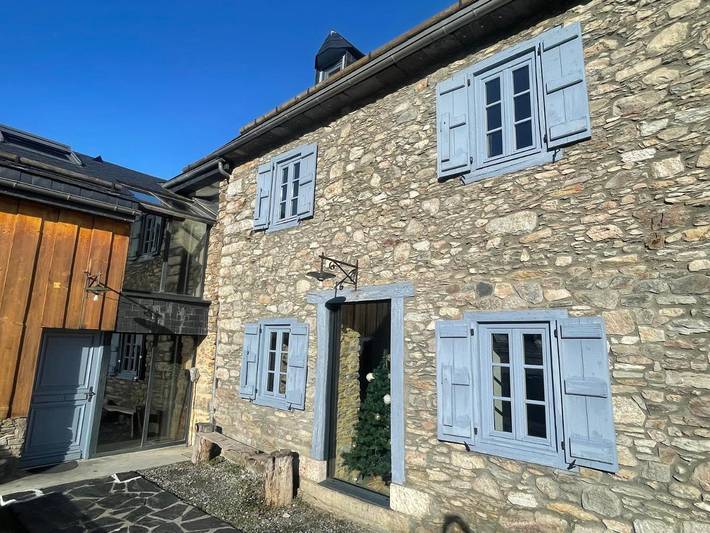 Location de vacances pour 15 personnes, avec vue et terrasse dans Jurvielle