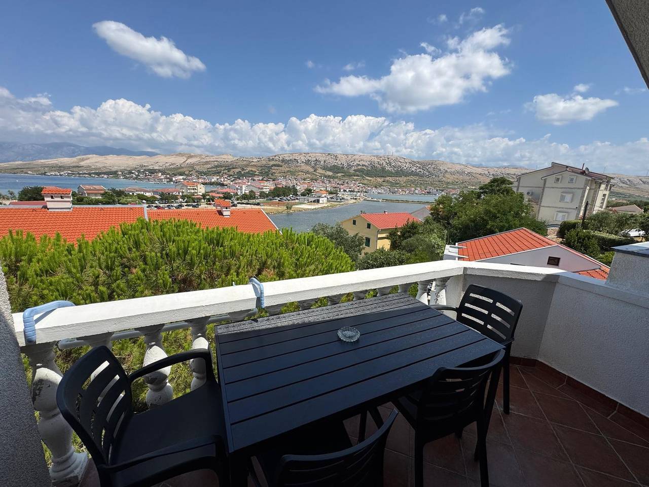 Ganze Wohnung, Ferienwohnung für 5 Personen mit Balkon/Terrasse in Pag Stadt, Pag