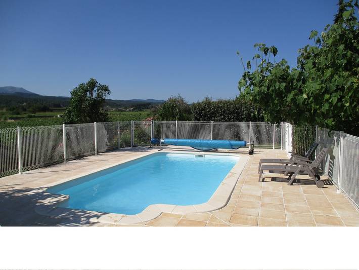 Appartement de vacances pour 5 personnes, avec jardin ainsi que piscine et terrasse