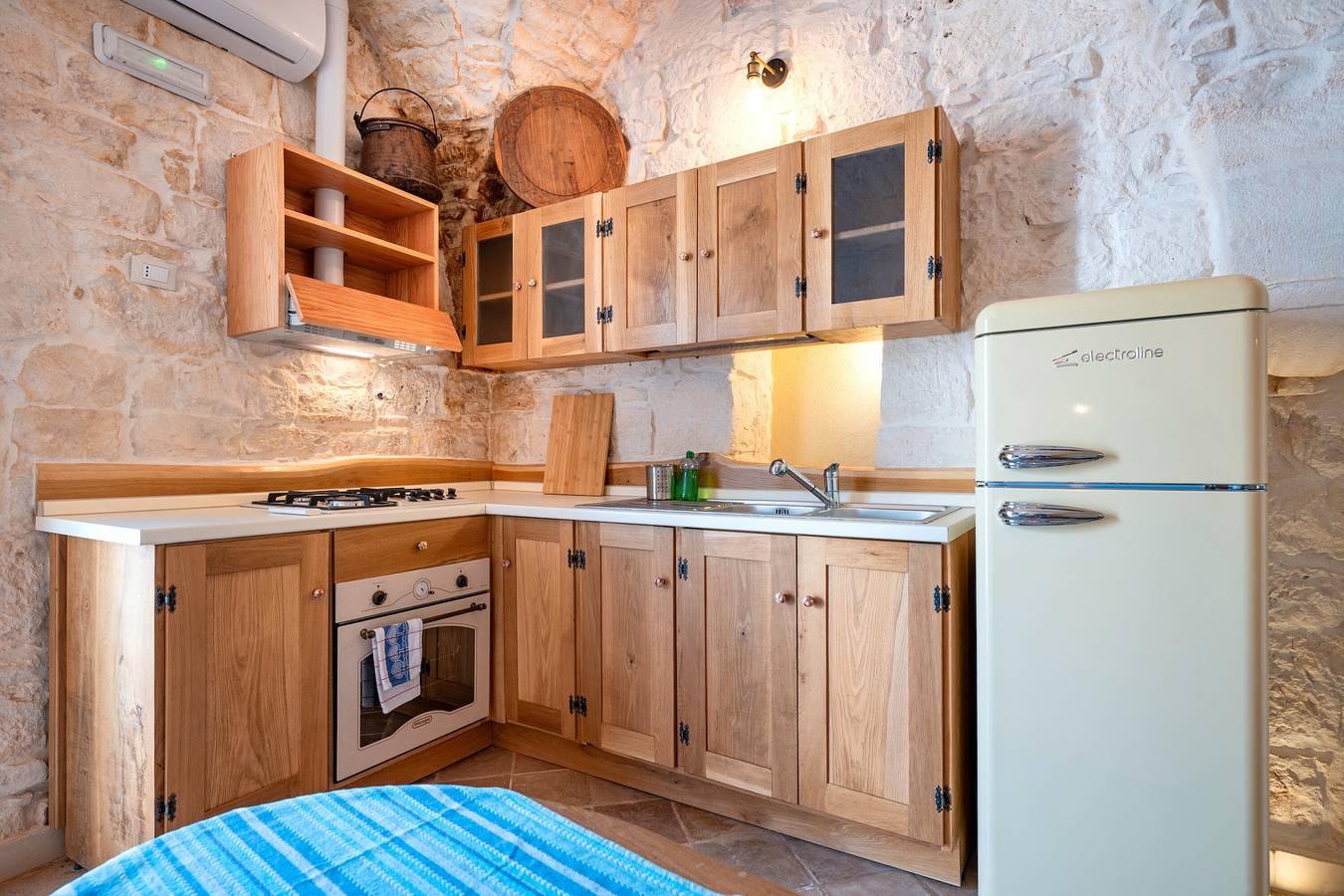 Casa vacanze 'Rocco 19' con balcone, Wi-Fi e aria condizionata in Ceglie Messapica, Salento