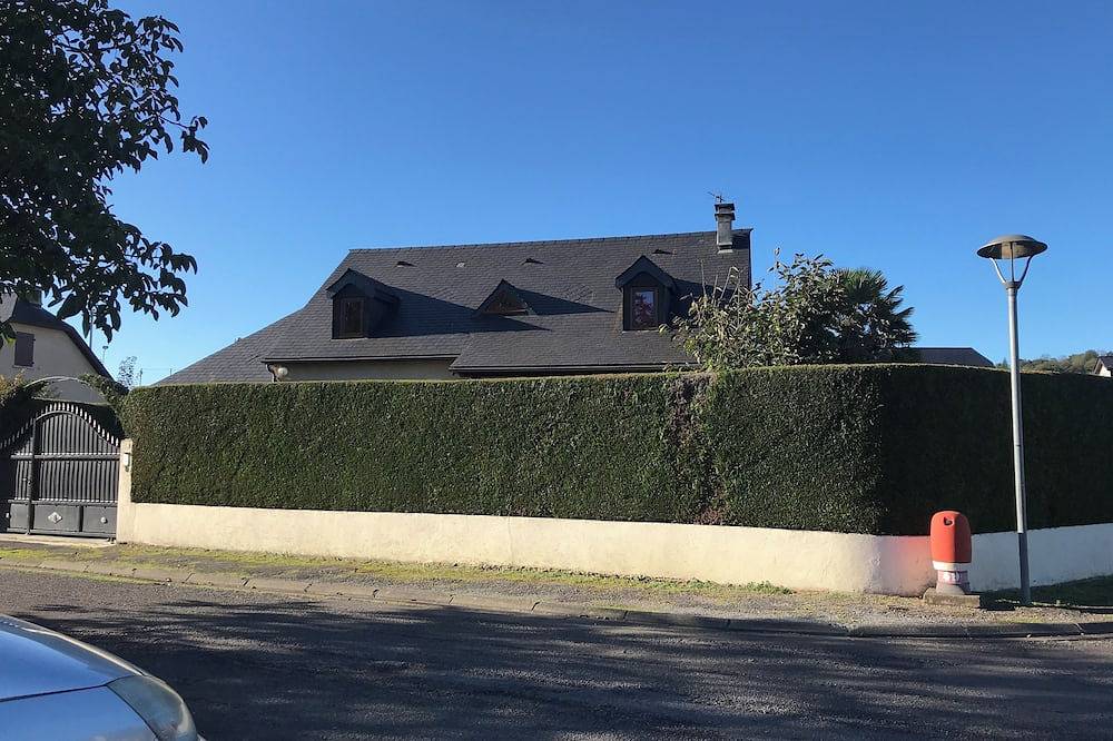 Chambre D’hôte pour 6 Personnes dans Lourdes, Hautes-Pyrénées