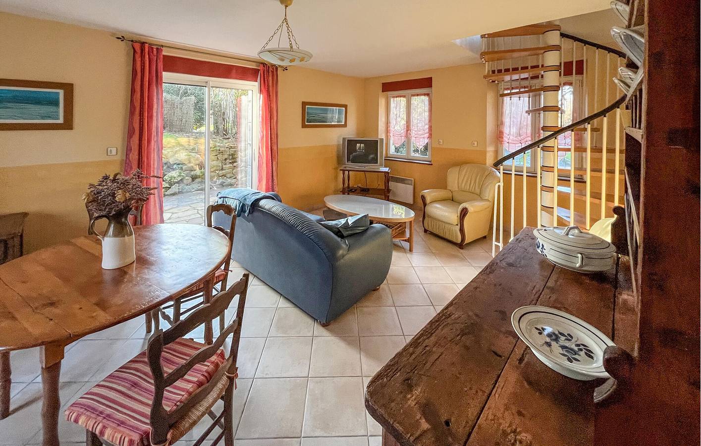 Appartement confortable avec jardin et parking près du littoral et du centre-ville in Heugueville-sur-Sienne, Région de Coutances