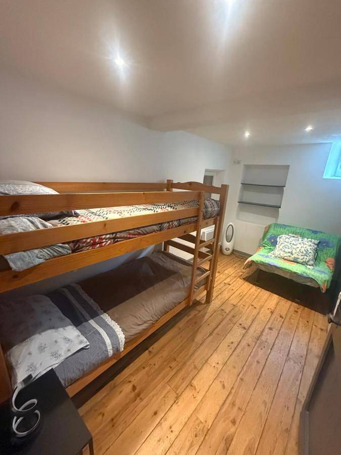 Gîte pour 4 personnes, avec vue dans Bram - 2