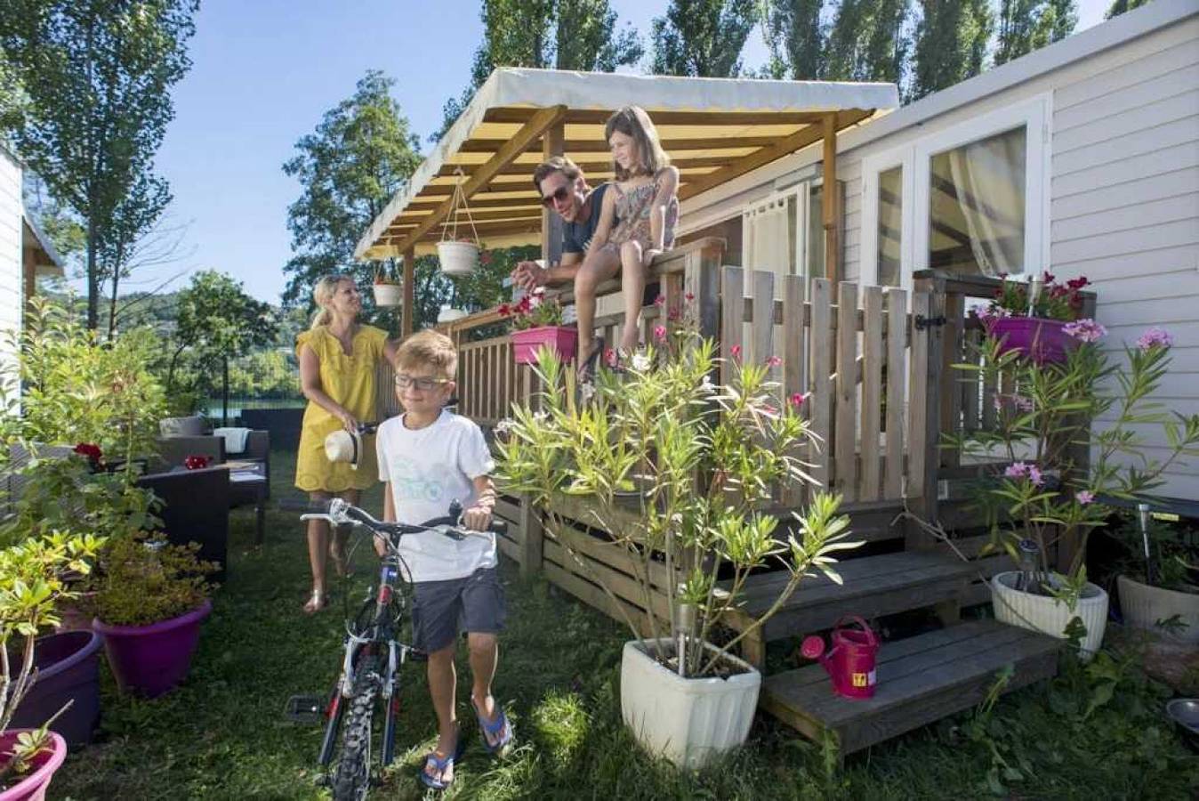 Camping - Funpass inclus - Parc aquatique - eeaiga in Condrieu, Parque Natural Regional de Pilat