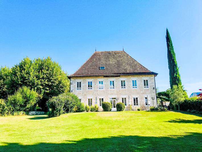Location de vacances pour 10 personnes, avec jardin ainsi que piscine et terrasse à Les Avenières - 2