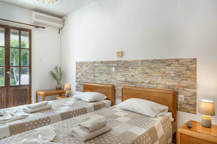 Location de vacances pour 4 personnes, avec jardin en Grèce