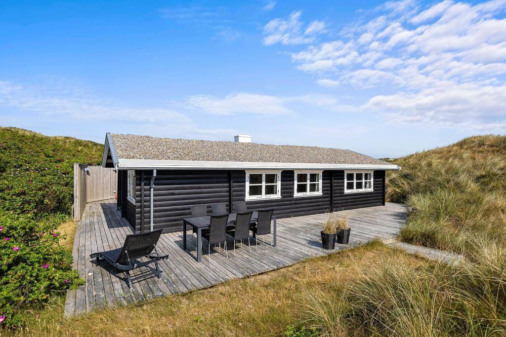 Beautiful holiday home just behind the dunes - sleeps 4 in Vejers Beach, Varde Region
